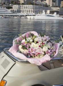 Splendide bouquet composé de fleurs variées