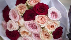 Gros plan sur un bouquet de roses