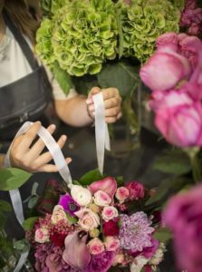 Le travail attentif et précis de nos fleuristes