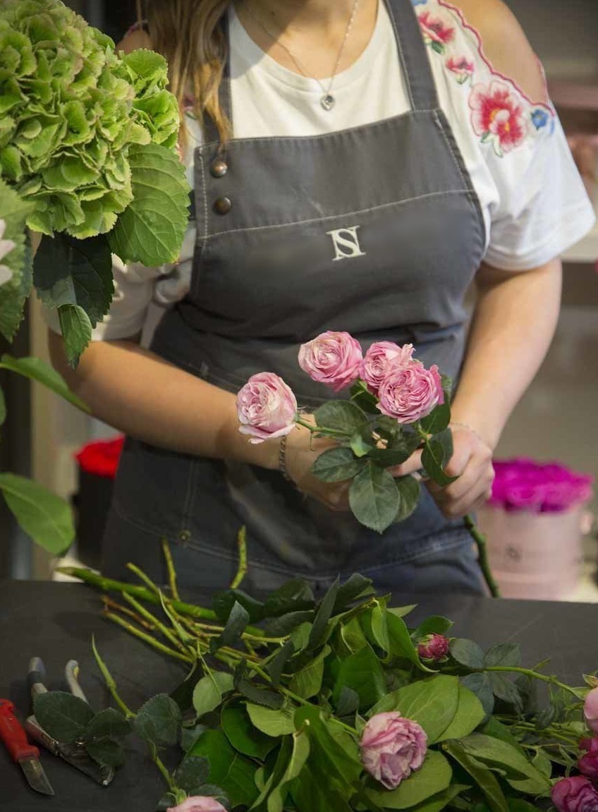 Preparing a bouquet