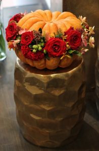 Citrouilles, potirons et fleurs pour Halloween