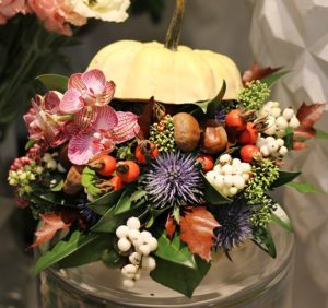 Halloween floral decoration