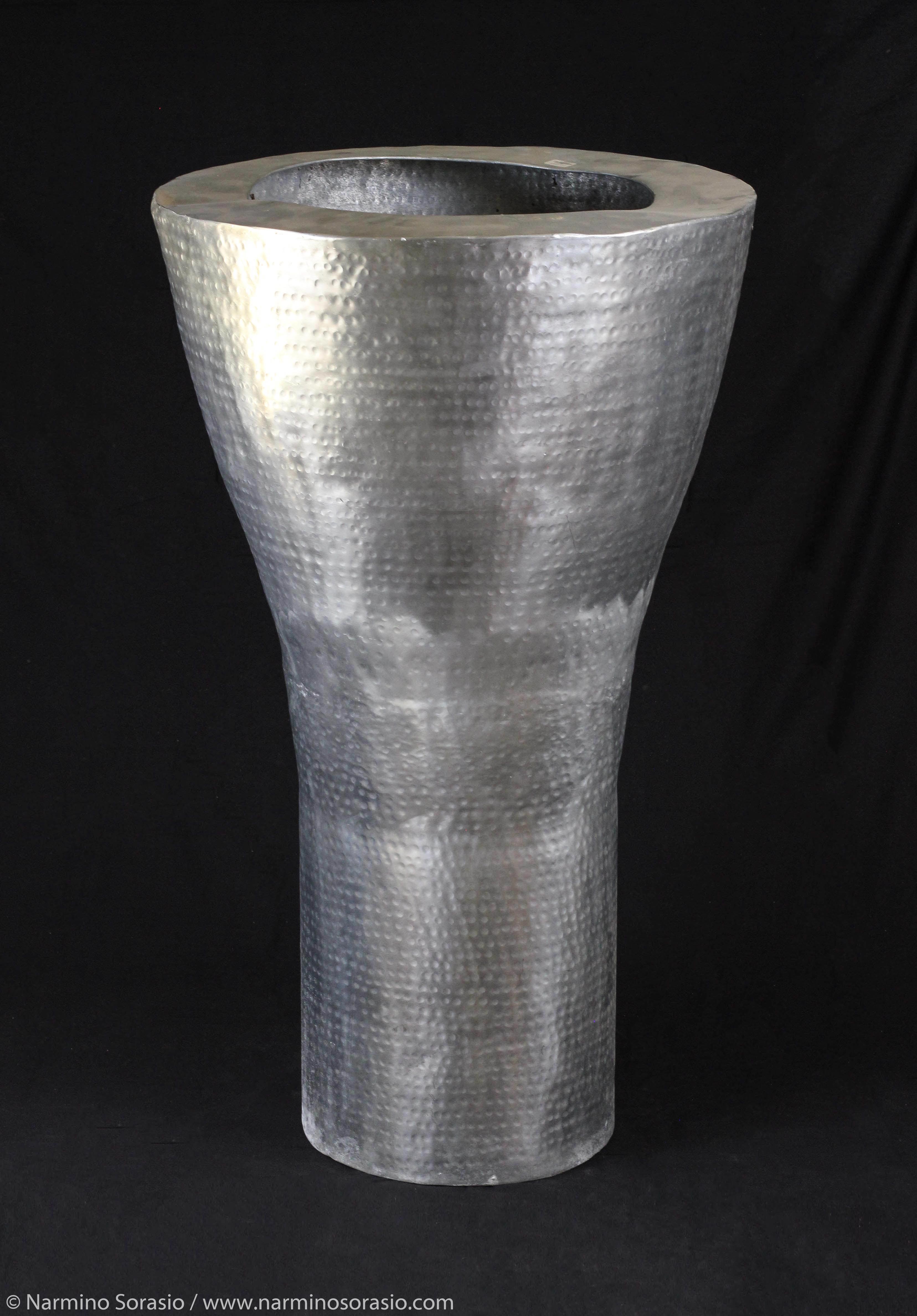 Vase En Métal Argenté Martelé - Design Bossages, Hauteur 14,5 Cm - Déco Table, Bureau, Cadeau élégant