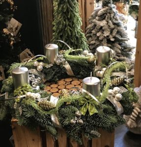 Une couronne de Noël dans des tons vert argent
