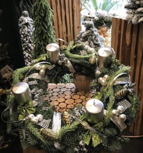 Une couronne de Noël dans des tons vert argent
