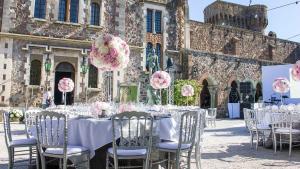 Un jardin magnifiquement décorée, Narmino, le fleuriste de votre mariage sur la Côte d'Azur