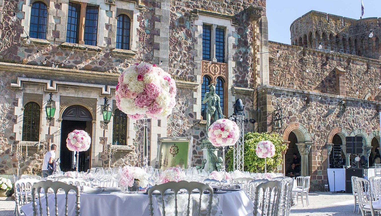 Un jardin magnifiquement décorée, Narmino, le fleuriste de votre mariage sur la Côte d'Azur