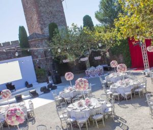 Fleurs et bouquet pour décorer un mariage