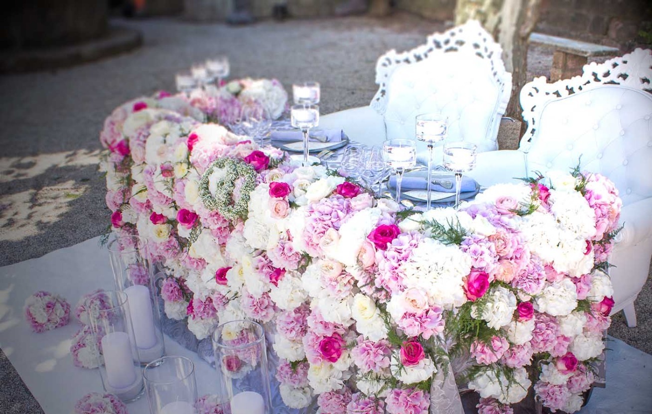 The bride's table decorated with beautiful flowers