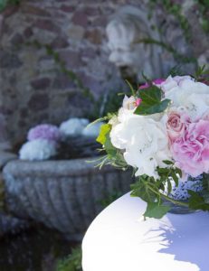 Fleurs et bouquet pour décorer un mariage