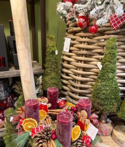 Une couronne richement décorée