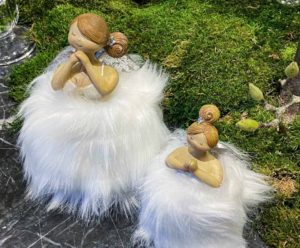 De jolies petites poupées décoratives