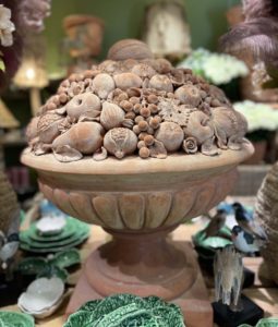 Un vase en terre cuite