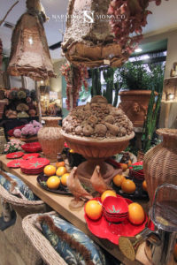 Vaisselle champêtre et objets de décoration en terre cuite