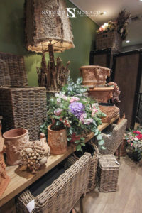 Fleurs et terra cotta à notre boutique
