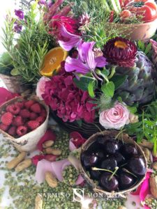 Une splendide composition florale pour un centre de table, une réalisation Narmino, fleuriste à Monaco depuis 1927