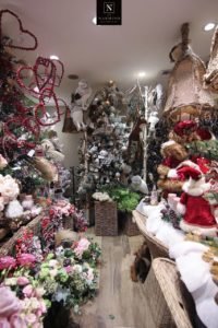 La boutique du fleuriste Narmino, à la saison de Noël