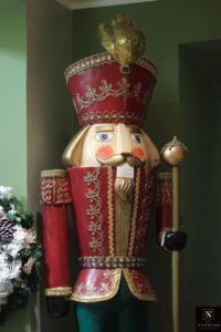 Un soldat géant et gentil pour veiller sur les fêtes de Noël