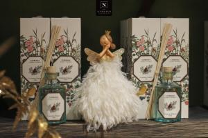 Une fée décorative et des diffuseur de parfum Carrière Frères