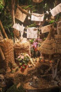 Œufs et lapins de Pâques dans les vitrine de votre fleuriste préféré