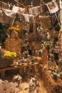 Œufs et lapins de Pâques dans les vitrine de Narmino
