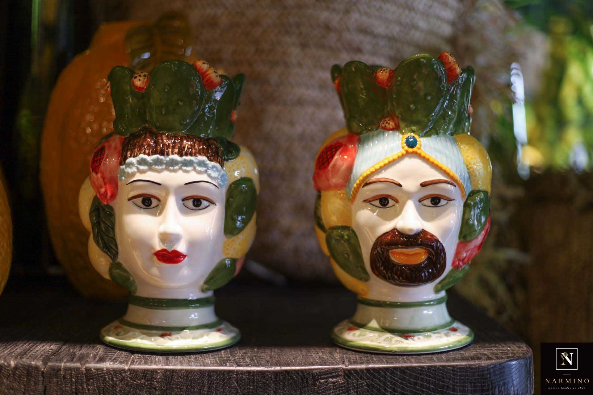 Des vases fayencés d'inspiration indienne