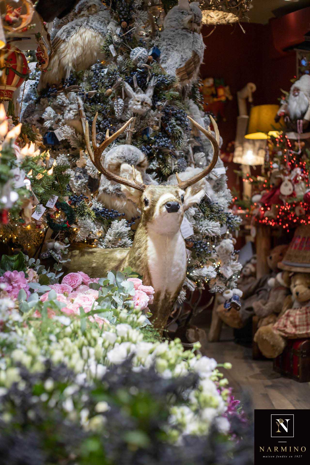 Un cerf en peluche pour décorer votre intérieur pour les fêtes