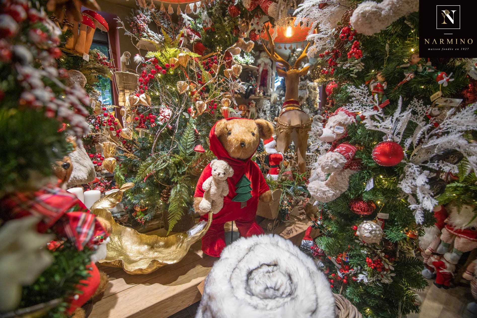 A Christmas table decorated by Narmino