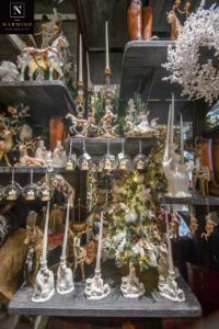 Bougeoirs, bougies et boules de Noël