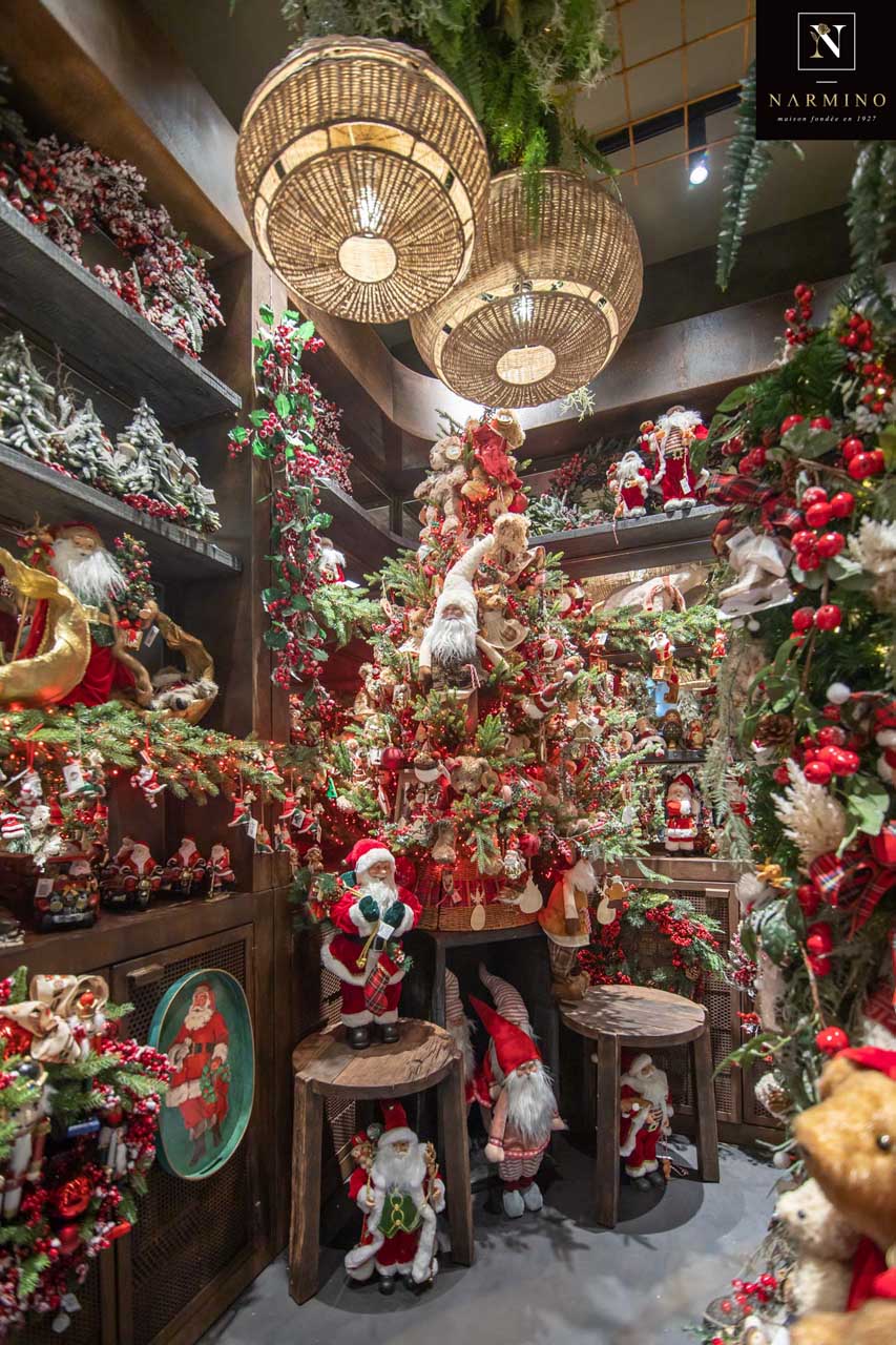 Un sapin de Noël richement décoré par Narmino Monaco