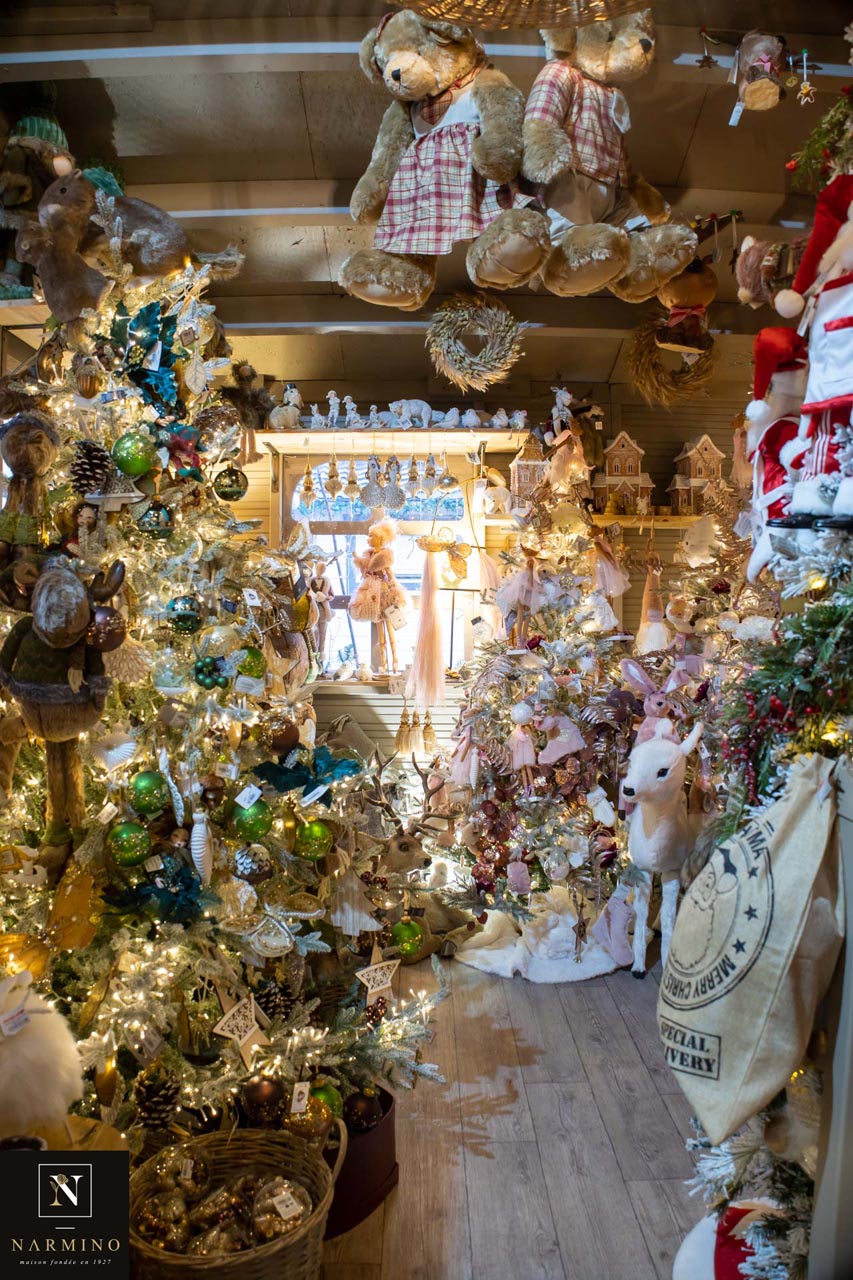 Peluches, sapins et décorations de Noël