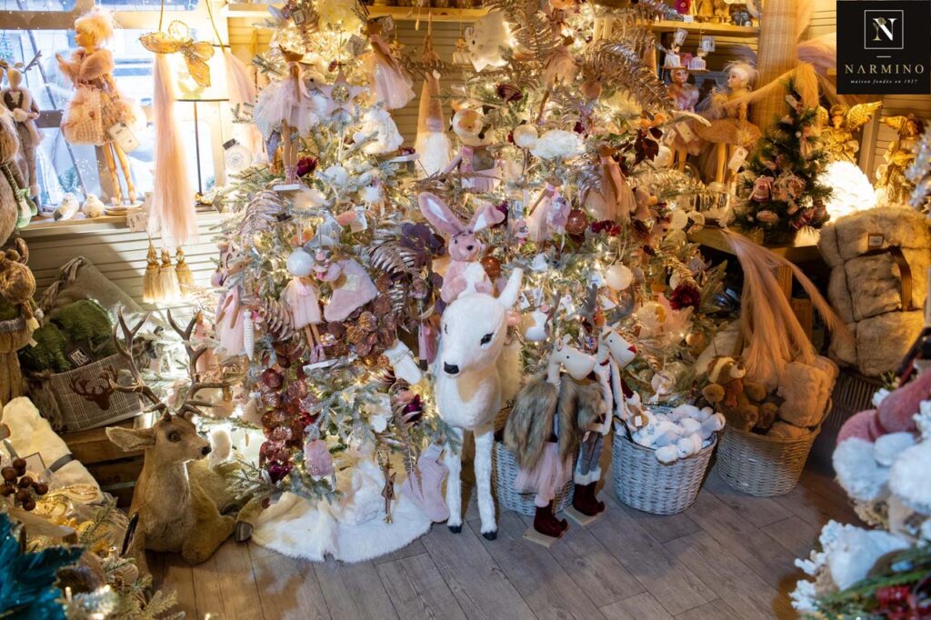 Peluches, sapins et décorations de Noël