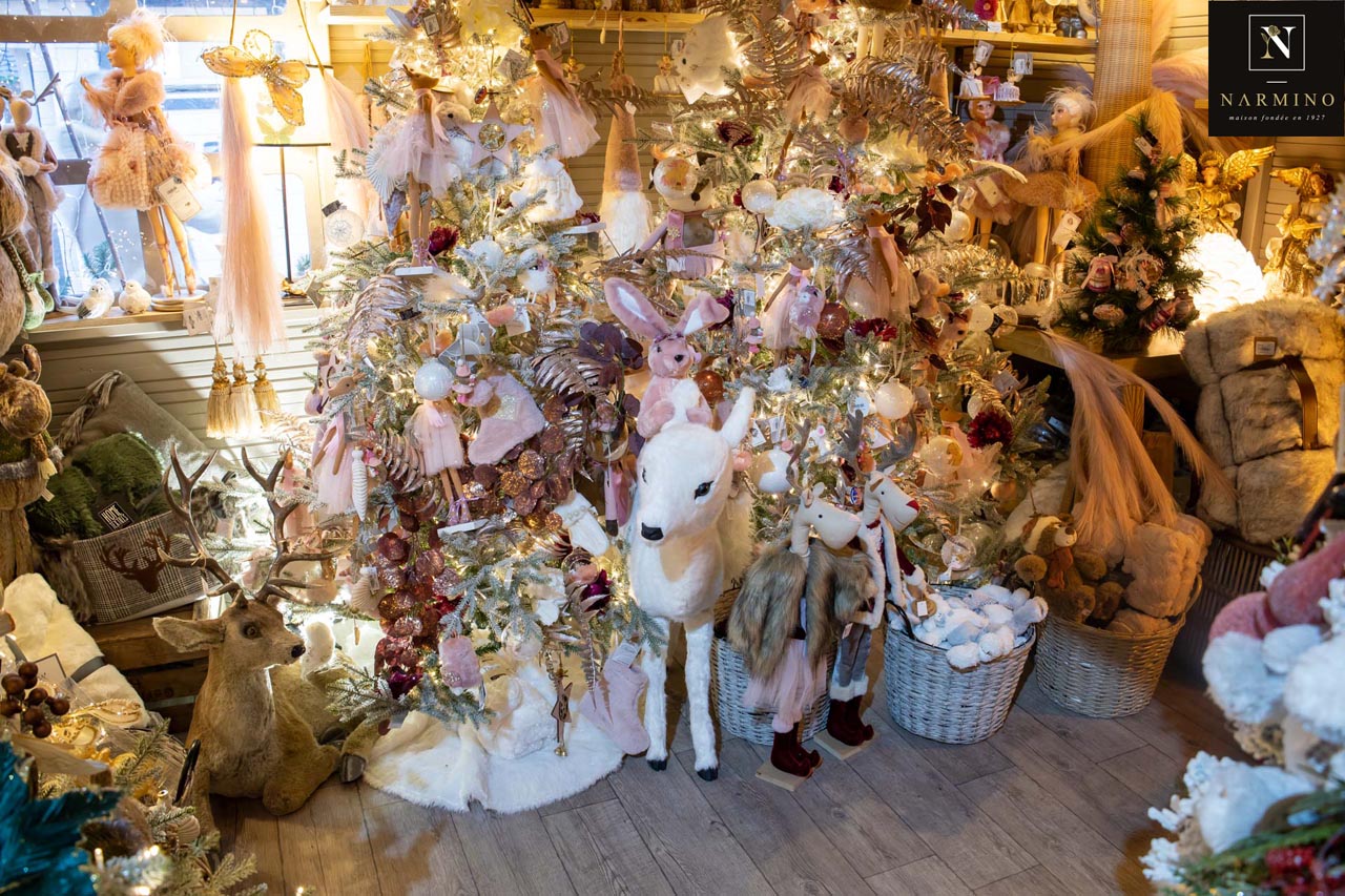 Peluches, sapins et décorations de Noël