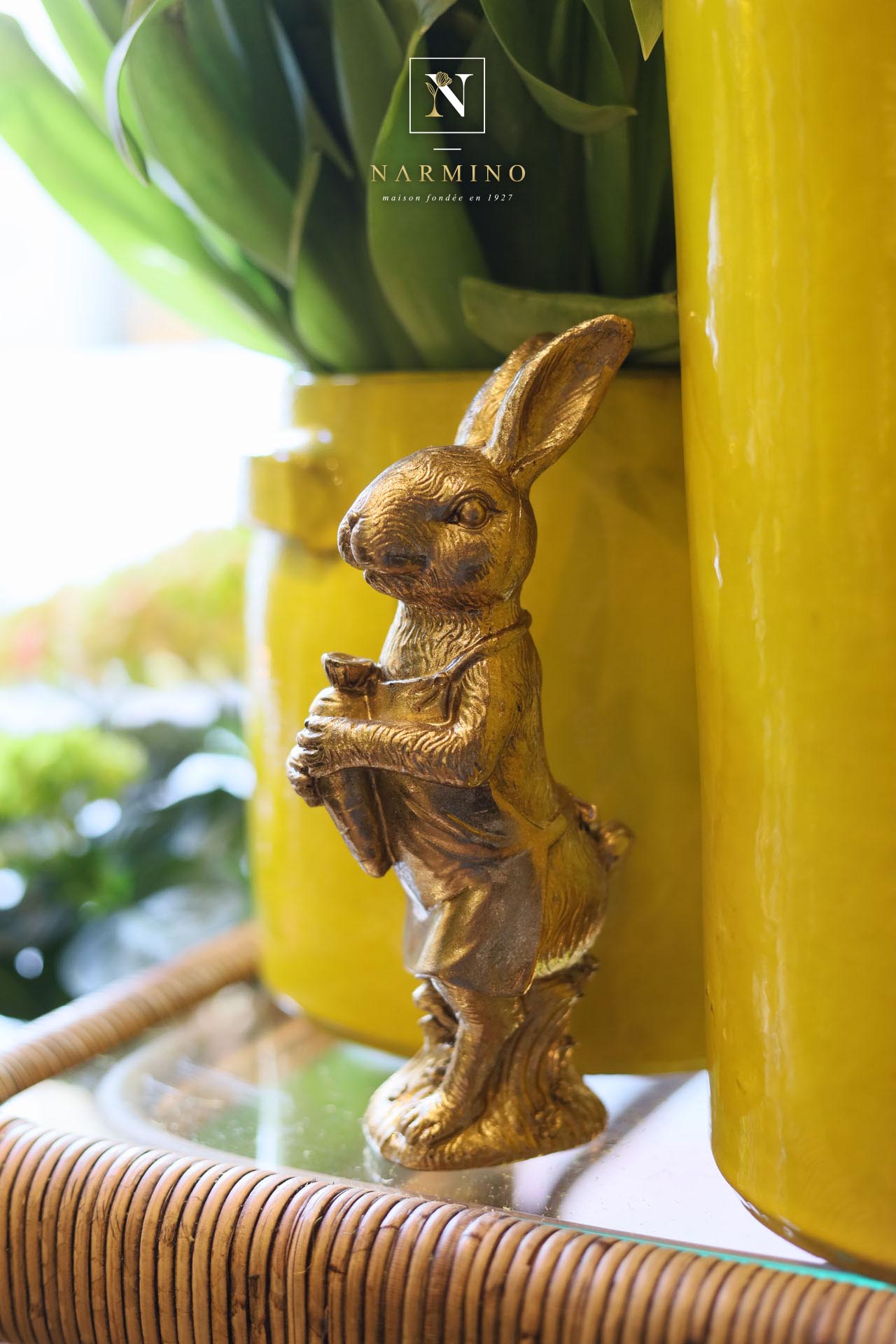 Un lapin de Pâques doré pour décorer votre maison