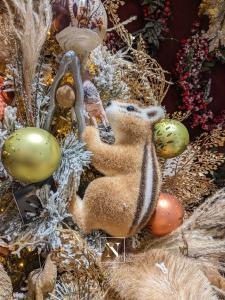 Sapin de Noël et écureuil