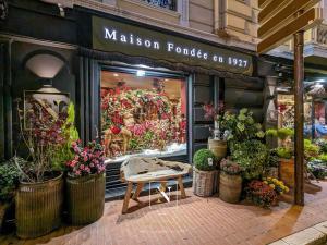 Vitrine Narmino boulevard Princesse Charlotte