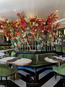 Décoration florale d'un restaurant à Monaco.