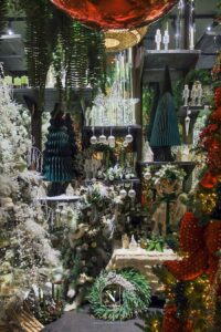 L'intérieur de la boutique Grimaldi décorée aux couleurs de Noël