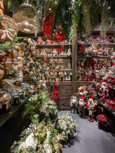 L'intérieur de notre boutique de la rue Grimaldi à l'occasion des fêtes de Noël et des fins d'années.