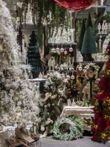 L'intérieur de la boutique Grimaldi décorée aux couleurs de Noël