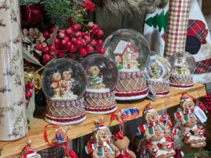 Boules de neige de Noël à notre Chalet avenue de Monte-Carlo